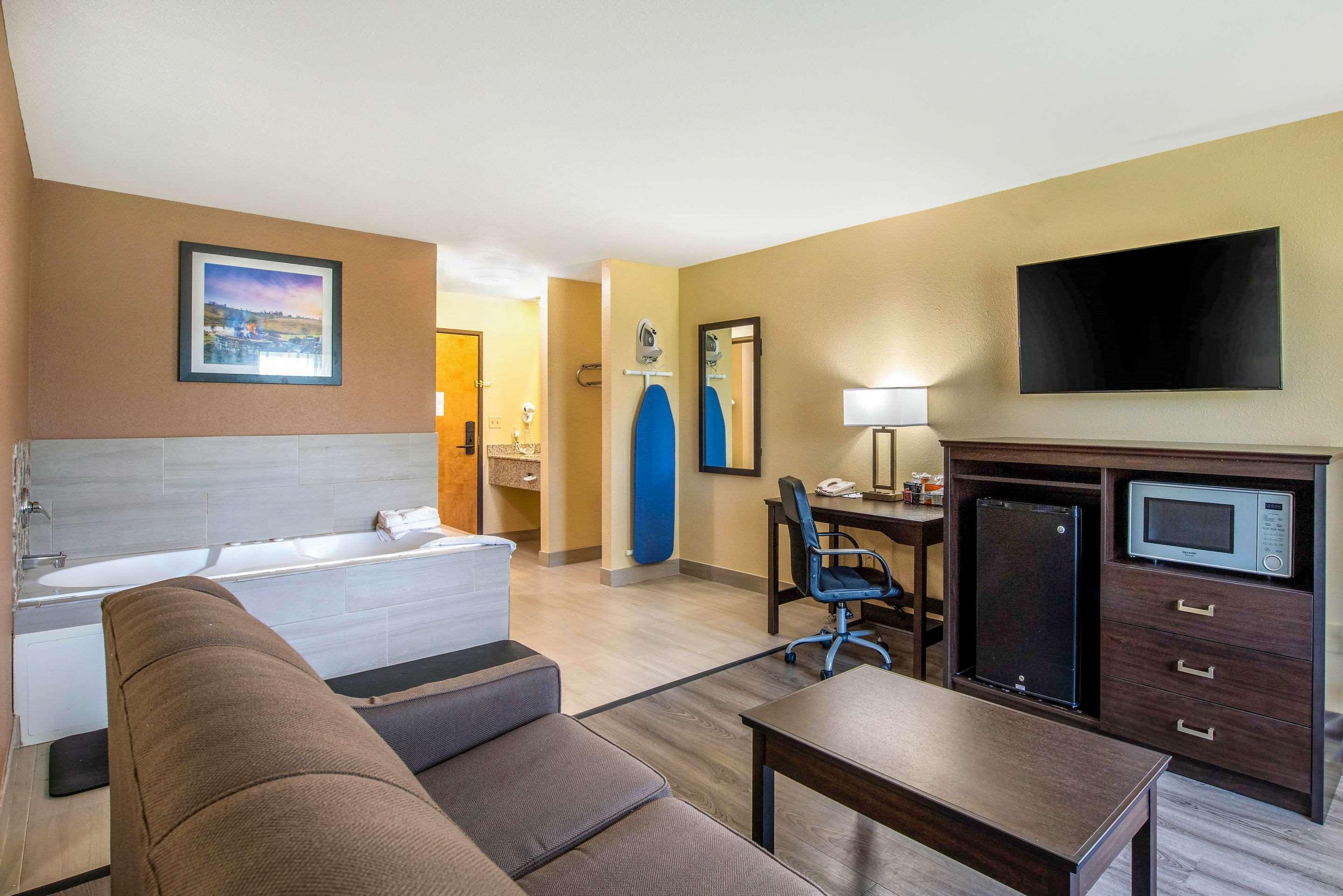 Quality Inn & Suites Brandenburg - Fort Knox Экстерьер фото
