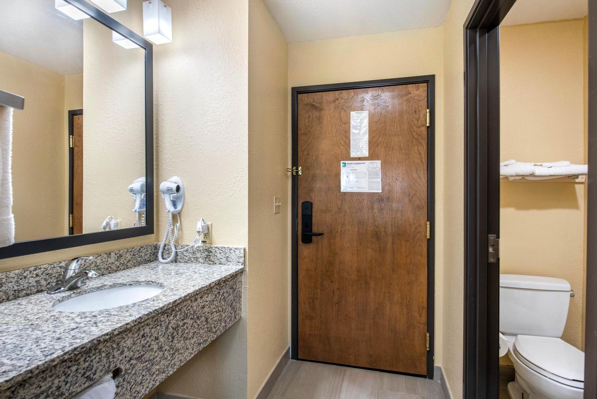 Quality Inn & Suites Brandenburg - Fort Knox Экстерьер фото